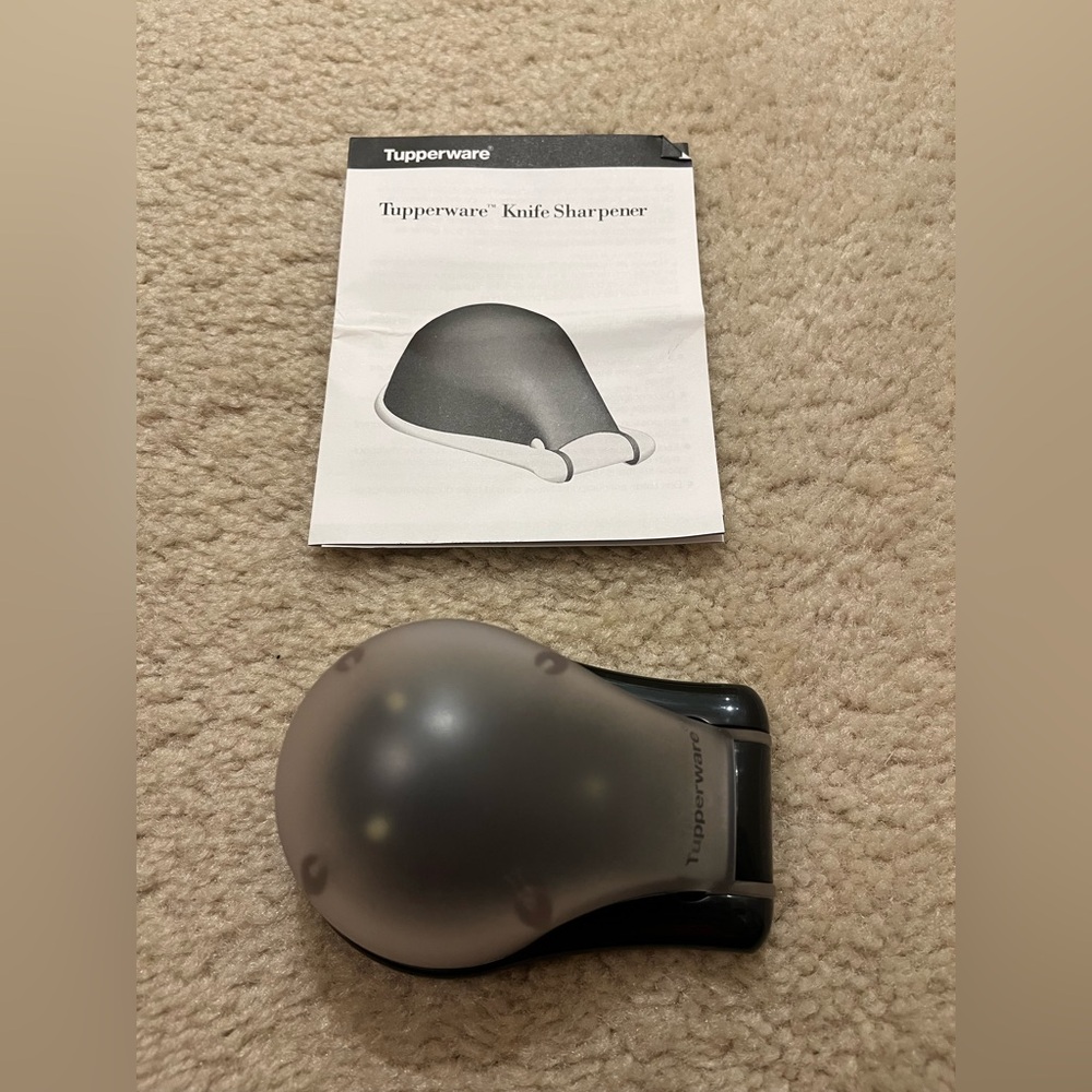 Tupperware tabletop knife sharpener - Picture 6 of 8